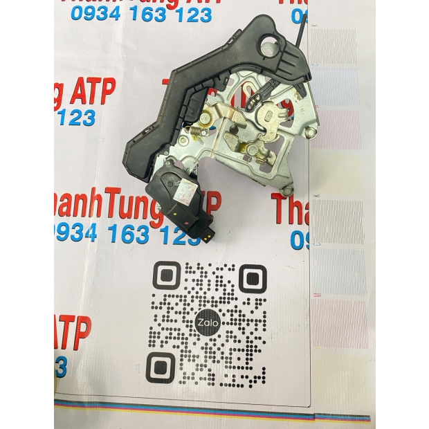Ổ khóa ngậm cửa lùa Hyundai Grand Starex 2008-2013 | 814404H050
